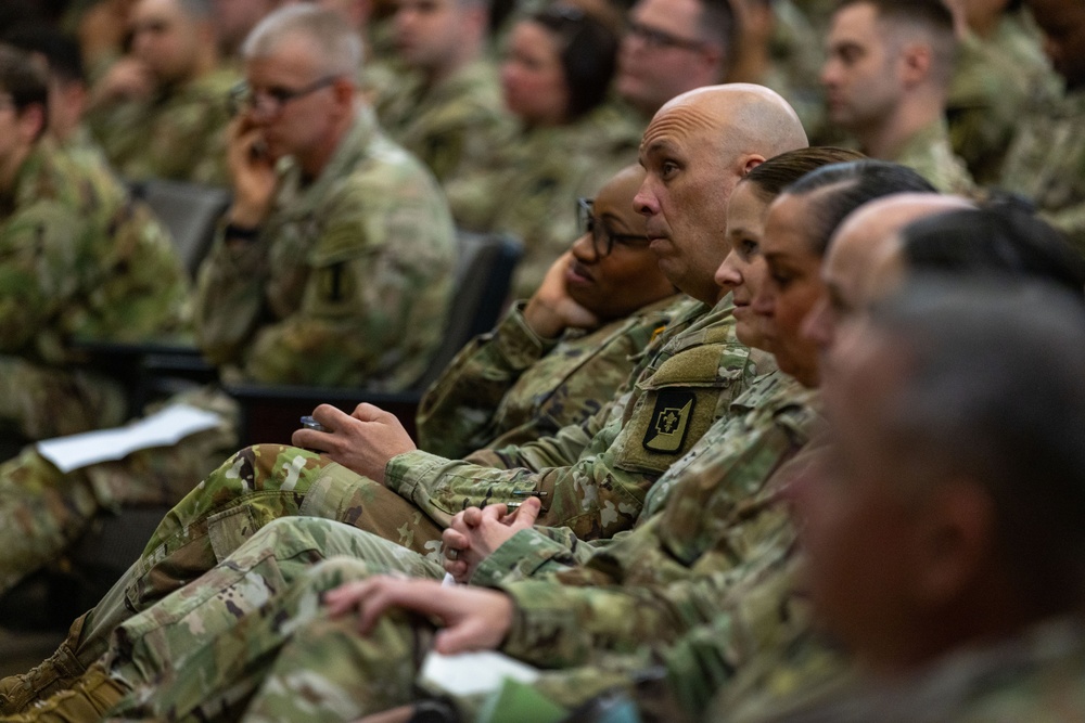 U.S. Army Colonels Share Stories of Resilience at Leadership Seminar