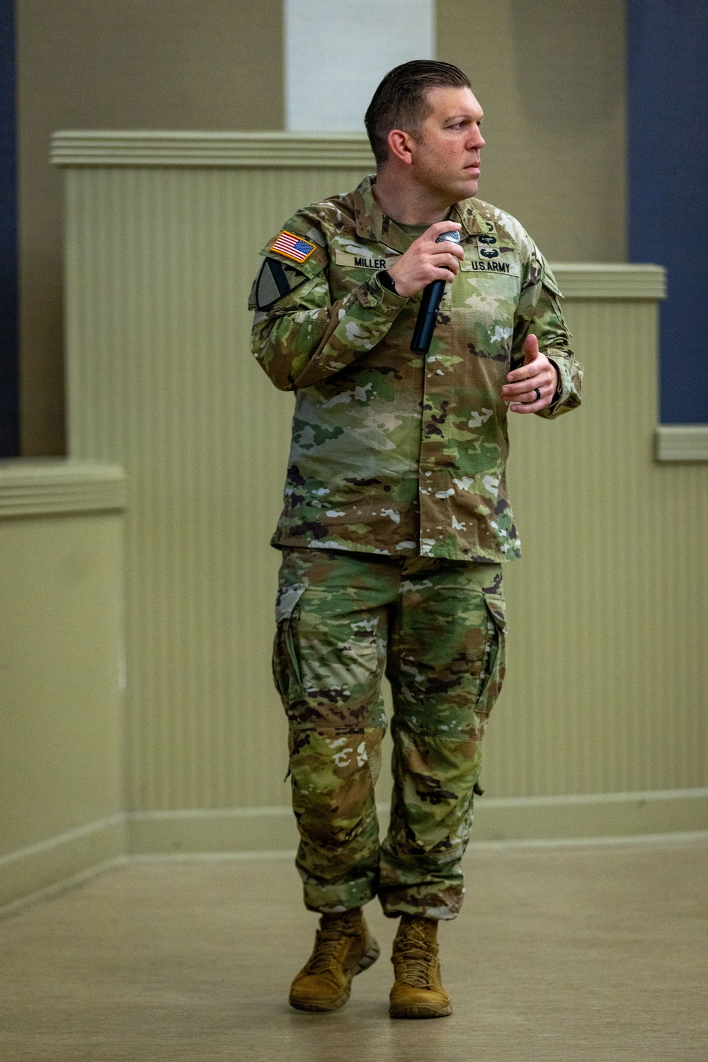 U.S. Army Colonels Share Stories of Resilience at Leadership Seminar