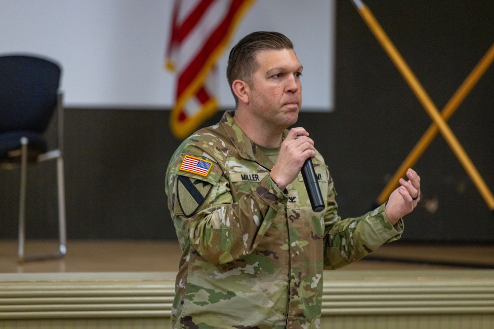 U.S. Army Colonels Share Stories of Resilience at Leadership Seminar