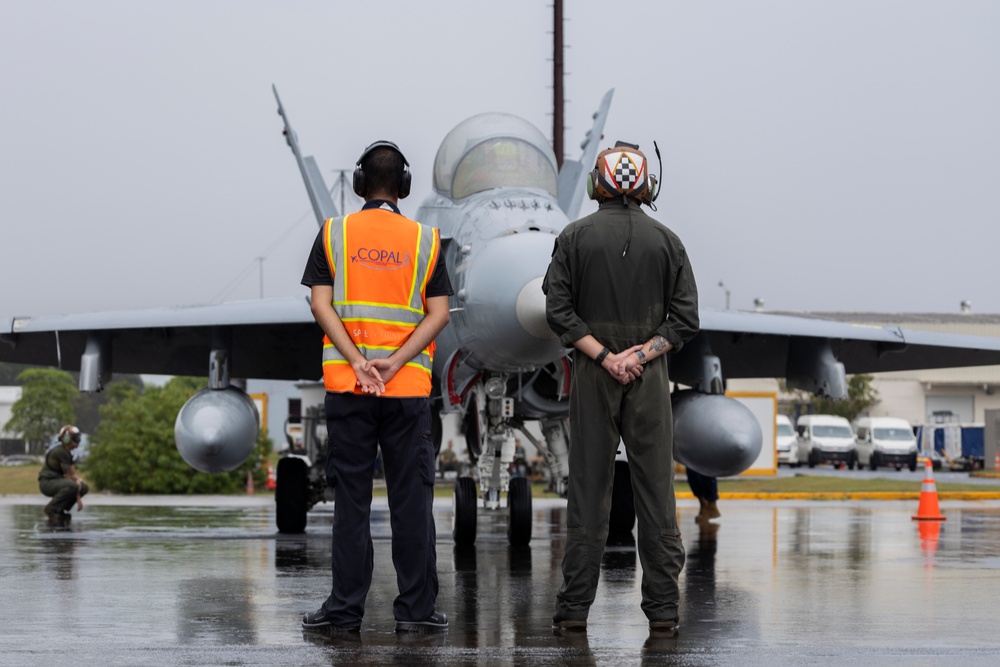 U.S. Marines and Panamanian civilian contractors launch F/A-18 Hornets
