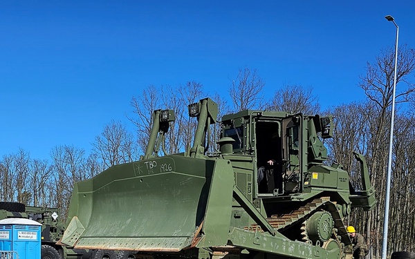 Polish servicemembers train on loading, moving U.S. Army APS-2 heavy construction vehicles