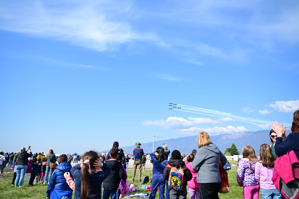 Frecce Tricolori takes to the Skies