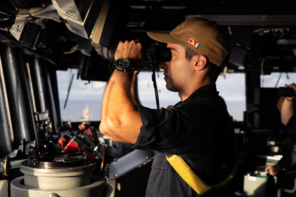 Wayne E. Meyer Pulls into Naval Support Facility Diego Garcia