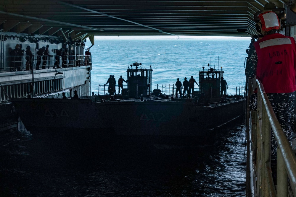 USS Comstock (LSD 45) Completes Cross Well Deck Ops During Tiger Triumph 2025