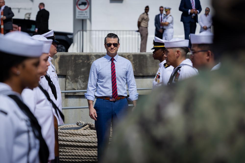 U.S. Secretary of Defense Pete Hegseth visits USS Chosin (CG 65)