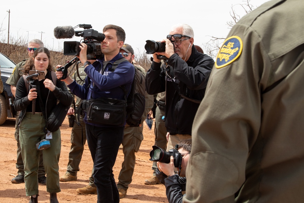 2nd Stryker Brigade Combat Team, 4th Infantry Division, hosts a media tour