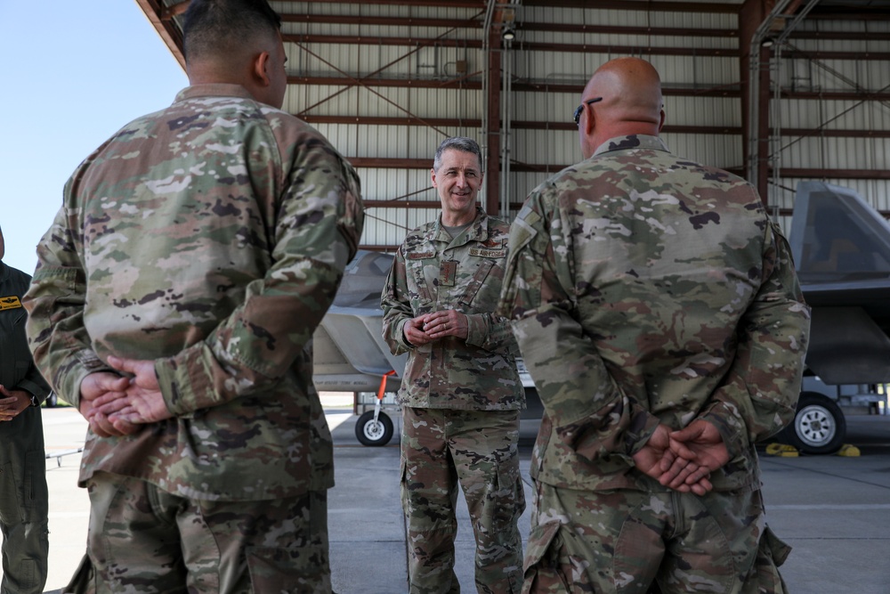 Nordhaus, Raines visit Hawaii National Guard