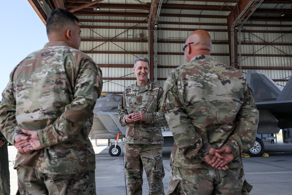 Nordhaus, Raines visit Hawaii National Guard