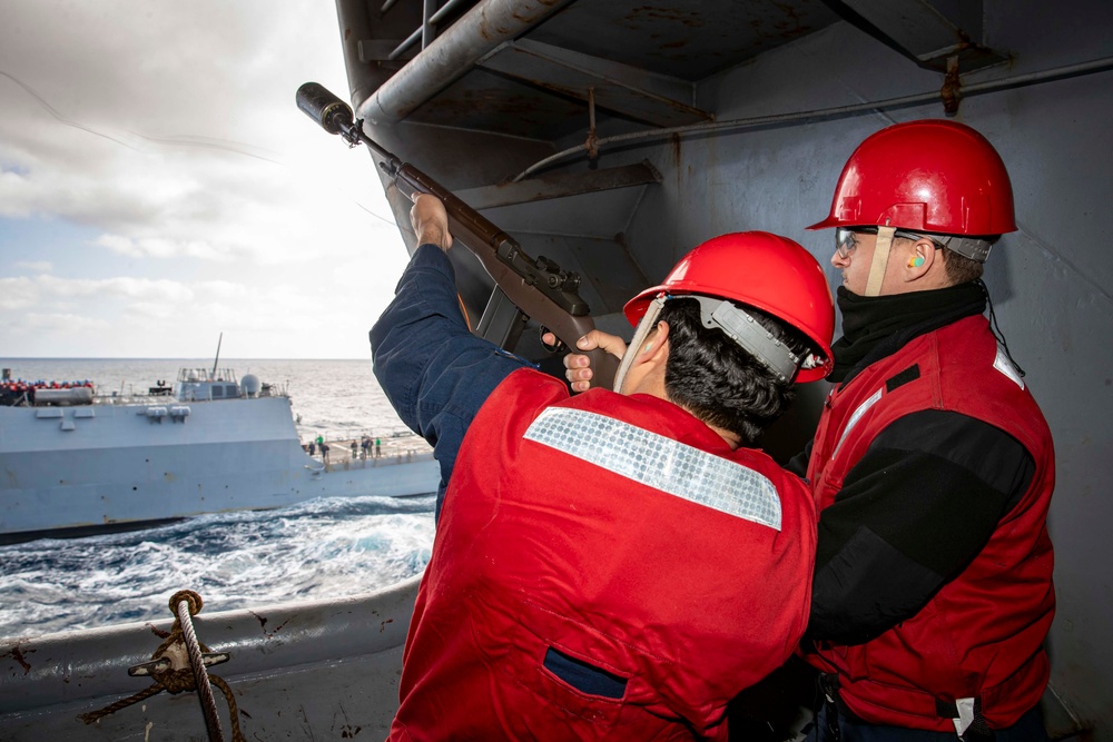 Abraham Lincoln conducts fueling-at-sea with USS Michael Murphy