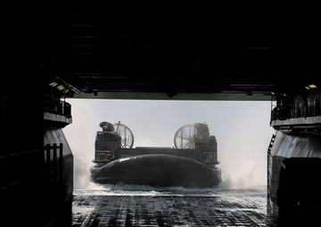 Better Together: Iwo Jima ARG Strengthens Naval Force through Successful Integration Training