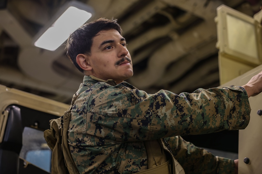 22nd MEU Marines Depart USS Iwo Jima on LCACs