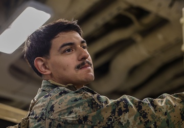 22nd MEU Marines Depart USS Iwo Jima on LCACs