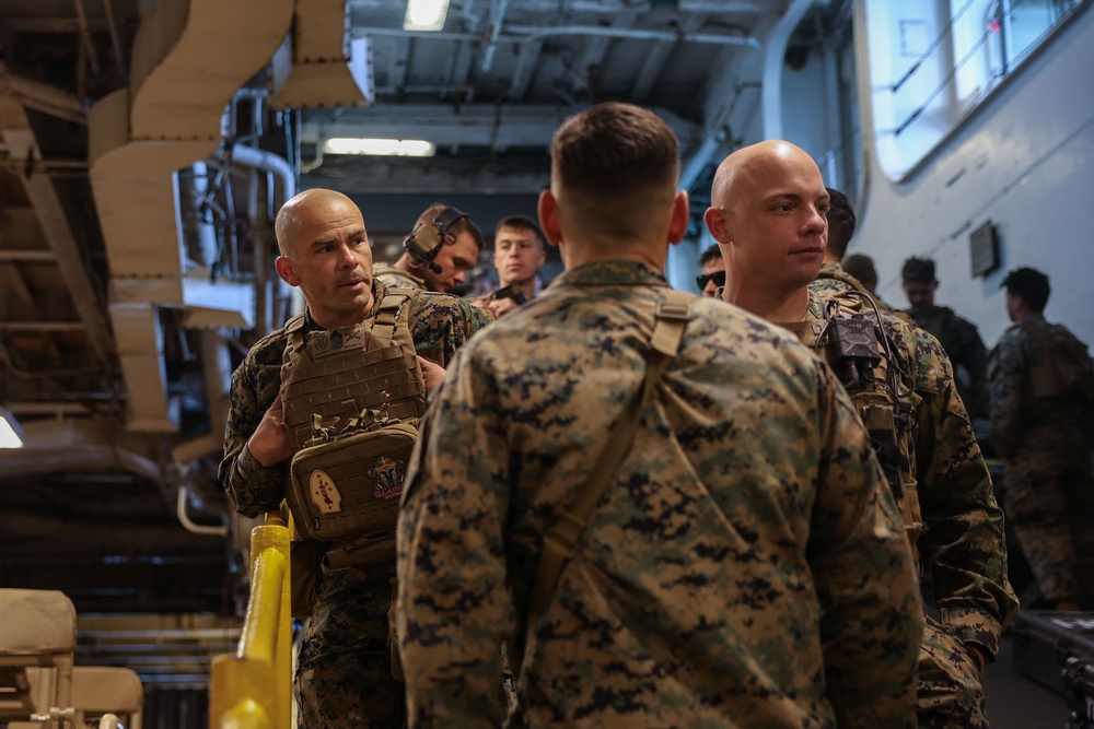 22nd MEU Marines Depart USS Iwo Jima on LCACs