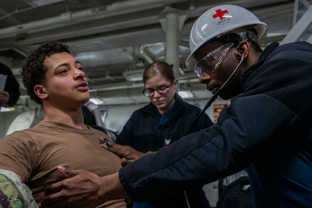George Washington Sailors Conduct medical response team training