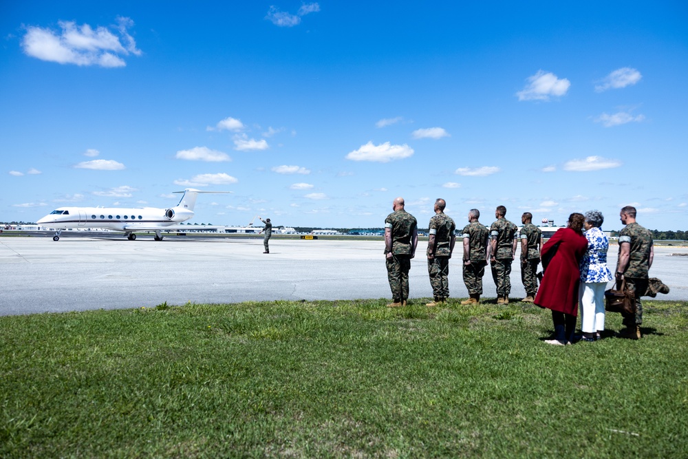 The Secretary of the Navy visits II Marine Expeditionary Force