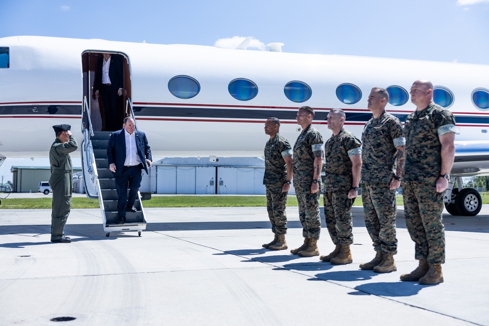 The Secretary of the Navy visits II Marine Expeditionary Force