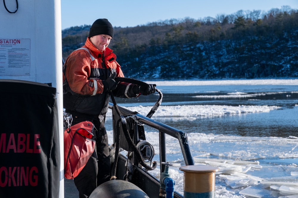 Coast Guard Cutter Hawser Prepares for Icebreaking Mission in New York