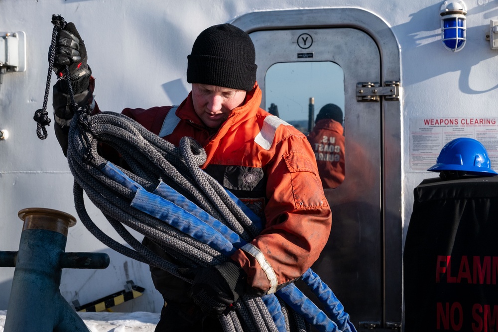 Coast Guard Cutter Hawser Prepares for Icebreaking Mission in New York
