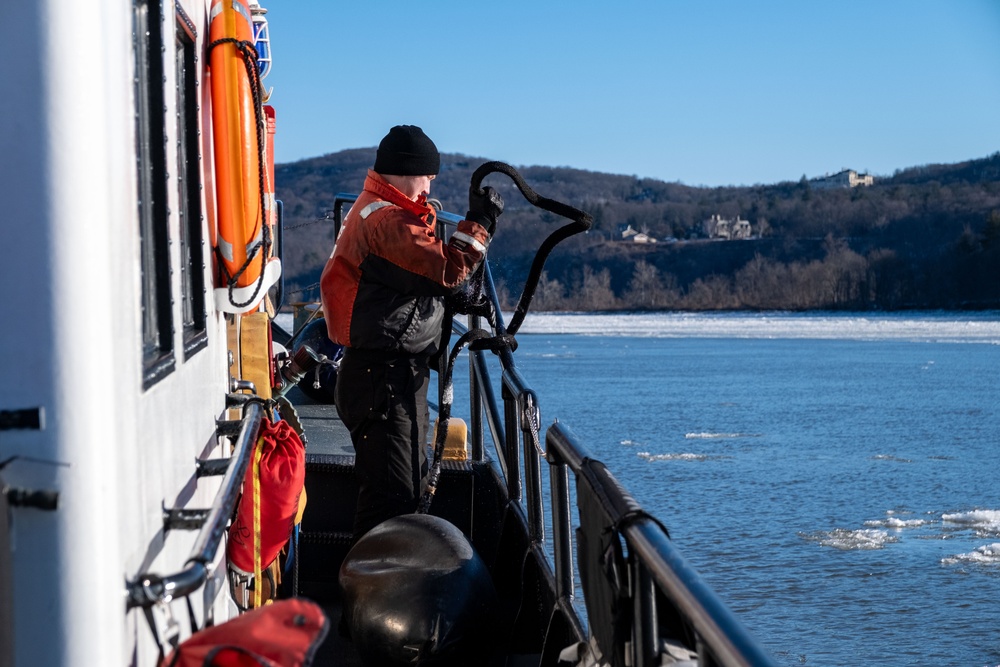 Coast Guard Cutter Hawser Prepares for Icebreaking Mission in New York