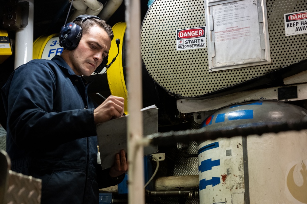 Coast Guard Cutter Hawser Prepares for Icebreaking Mission in New York