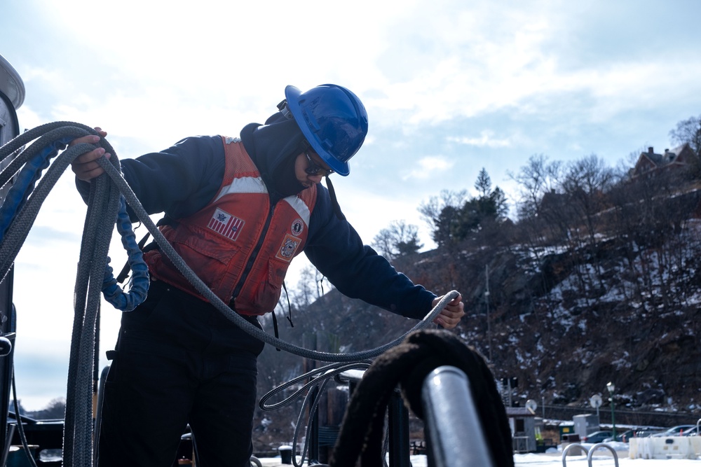 Coast Guard Cutter Hawser Prepares for Icebreaking Mission in New York