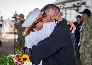 USS Hershel &quot;Woody&quot; Williams (ESB 4) Returns to Naval Station Norfolk