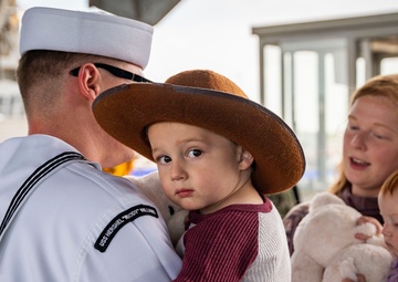 USS Hershel &quot;Woody&quot; Williams (ESB 4) Returns to Naval Station Norfolk