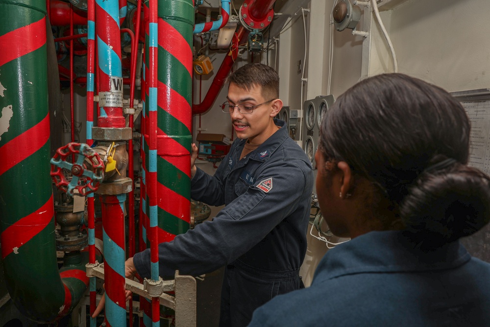 Sailors Conduct AFFF Trainning On USS Iwo JIma