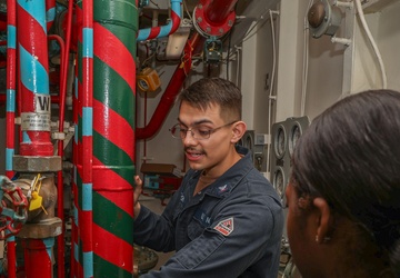 Sailors Conduct AFFF Trainning On USS Iwo JIma