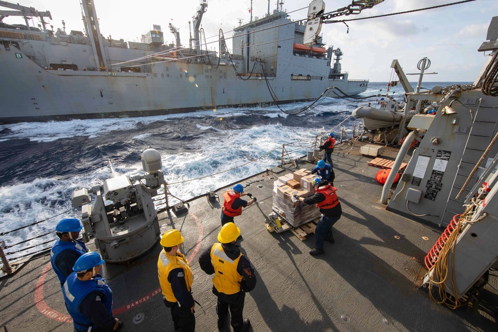 USS Mahan (DDG 72) Replenishment at Sea