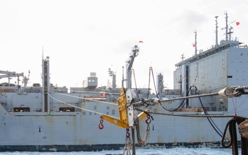 USS Mahan (DDG 72) Replenishment at Sea