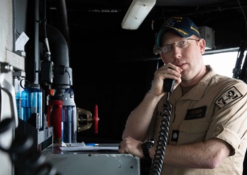 USS Mahan (DDG 72) Commanding Officer Speaks to Crew