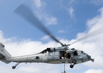 EODMU 12 Fast Ropes onto Mahan's Flightdeck