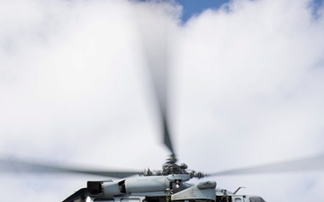 EODMU 12 Fast Ropes onto Mahan's Flightdeck