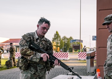 Soldiers execute weapons lane at Best Squad competition in Italy