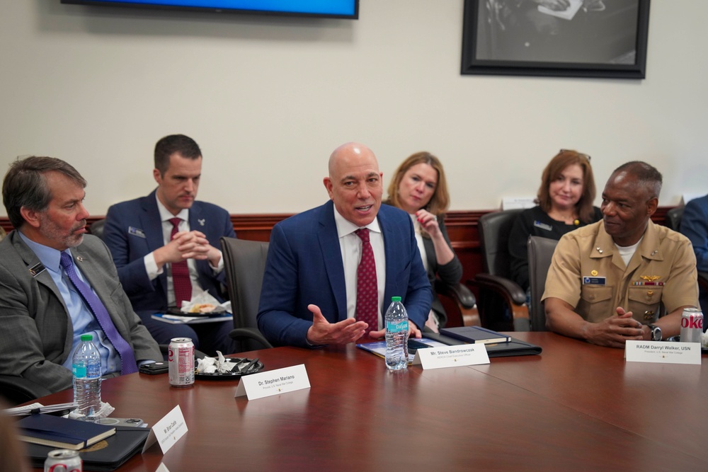 Xerox Chief Executive Officer visits Naval War College