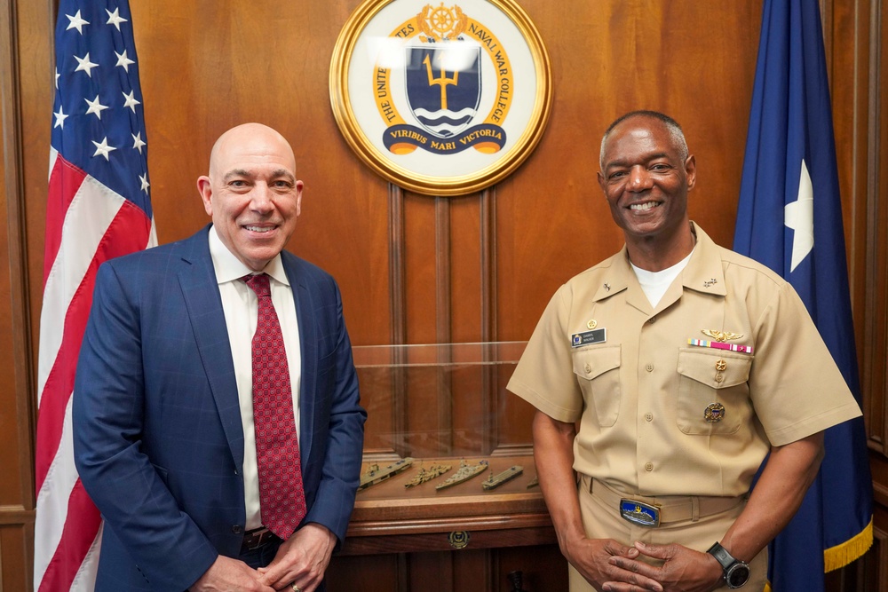 Xerox Chief Executive Officer visits Naval War College