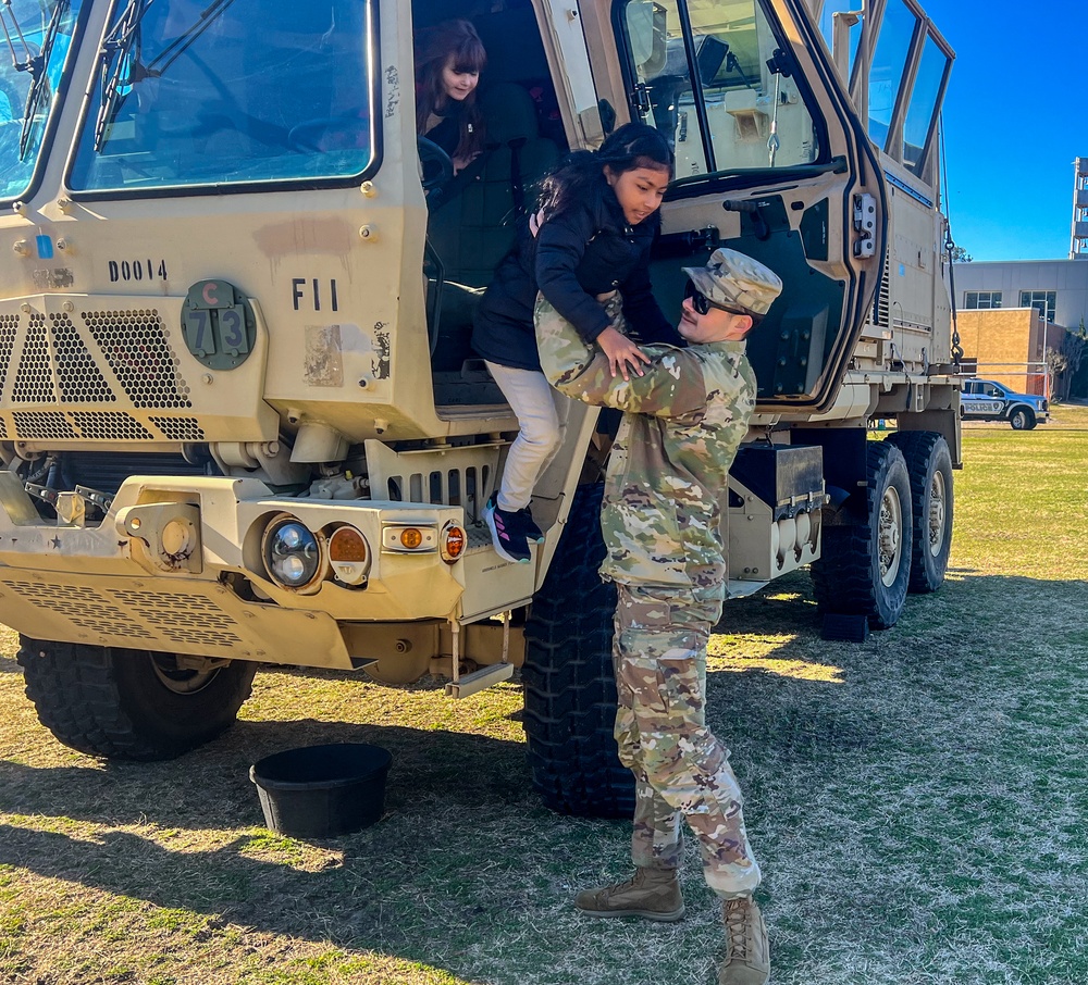 See, Speak, Control: Army Air Traffic Controllers Demonstrate Mobile Tower System Capabilities