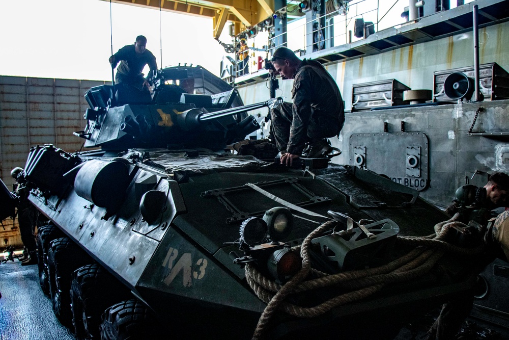 U.S., India forces conduct beach landing training during Tiger Triumph 2025