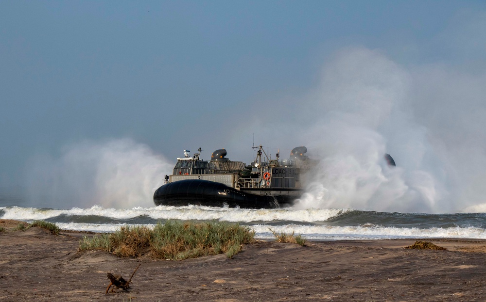 U.S., India forces conduct beach landing training during Tiger Triumph 2025