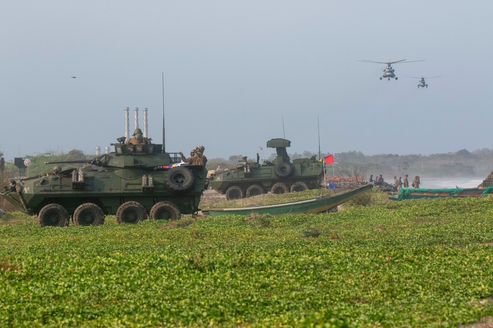 U.S., India forces conduct beach landing training during Tiger Triumph 2025
