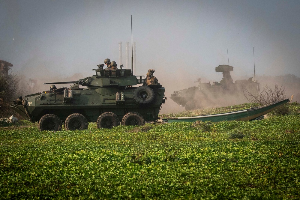 U.S., India forces conduct beach landing training during Tiger Triumph 2025