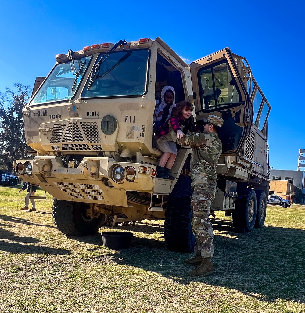 See, Speak, Control: Army Air Traffic Controllers Demonstrate Mobile Tower System Capabilities