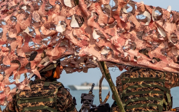 U.S., India joint forces land on Kakinada Beach during Exercise Tiger Triumph 2025