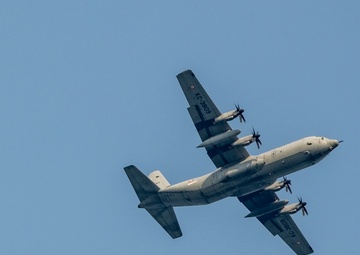 U.S., India joint forces land on Kakinada Beach during Exercise Tiger Triumph 2025
