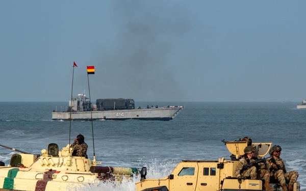 U.S., India joint forces land on Kakinada Beach during Exercise Tiger Triumph 2025
