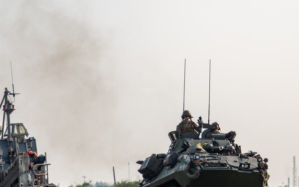 U.S., India joint forces land on Kakinada Beach during Exercise Tiger Triumph 2025