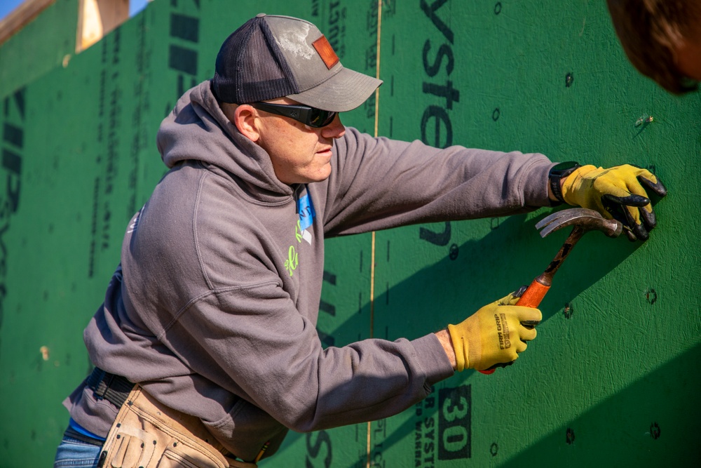 24th MEU Builds with Habitat for Humanity