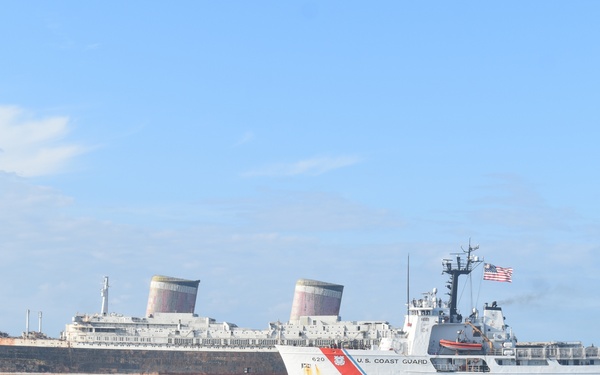 Coast Guard Cutter Resolute encounters SS United States at sea