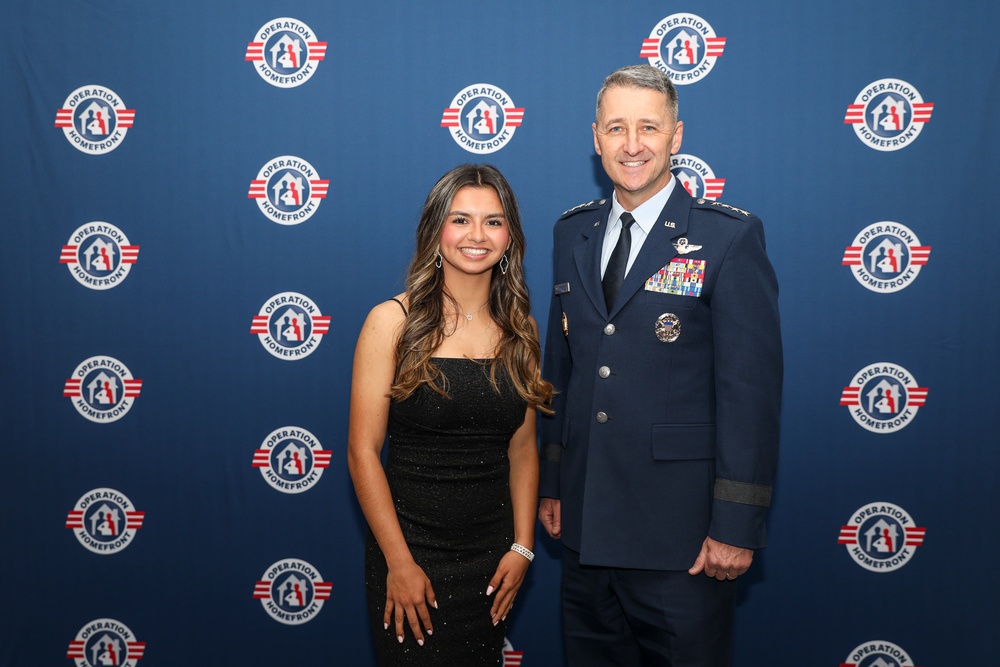 Nordhaus presents 2025 National Guard Military Child of the Year